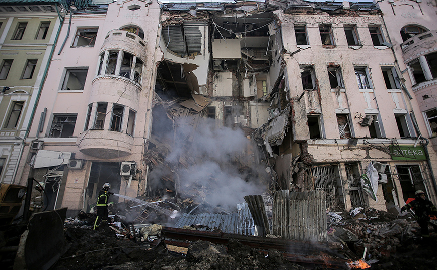 Νέα έκρηξη σε πολυκατοικία στο Κίεβο &#8211; Χτυπήθηκε από συντρίμμια πυραύλου &#8211; Ένας νεκρός, 3 τραυματίες