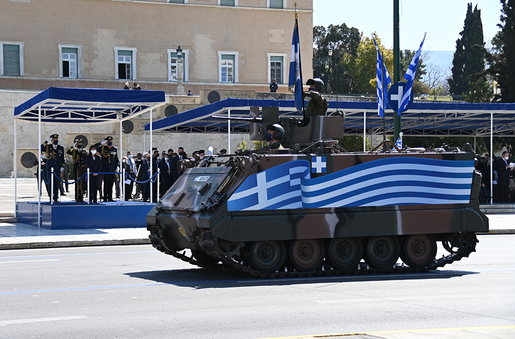 Μεγαλειώδης η στρατιωτική παρέλαση στο κέντρο της Αθήνας για την 25η Μαρτίου &#8211; Πρώτη εμφάνιση για τα Rafale