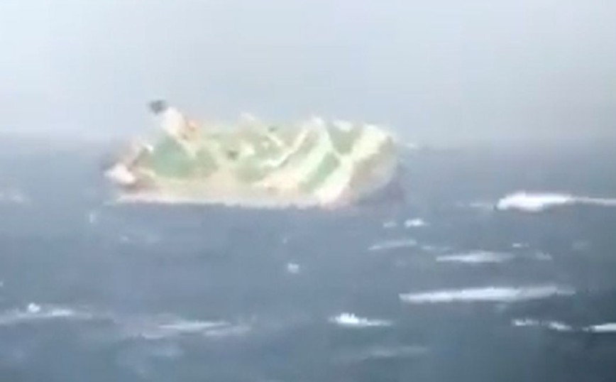 Φορτηγό πλοίο των Εμιράτων βυθίστηκε στα ανοιχτά του Ιράν &#8211; Σώθηκαν 16 μέλη του πληρώματος