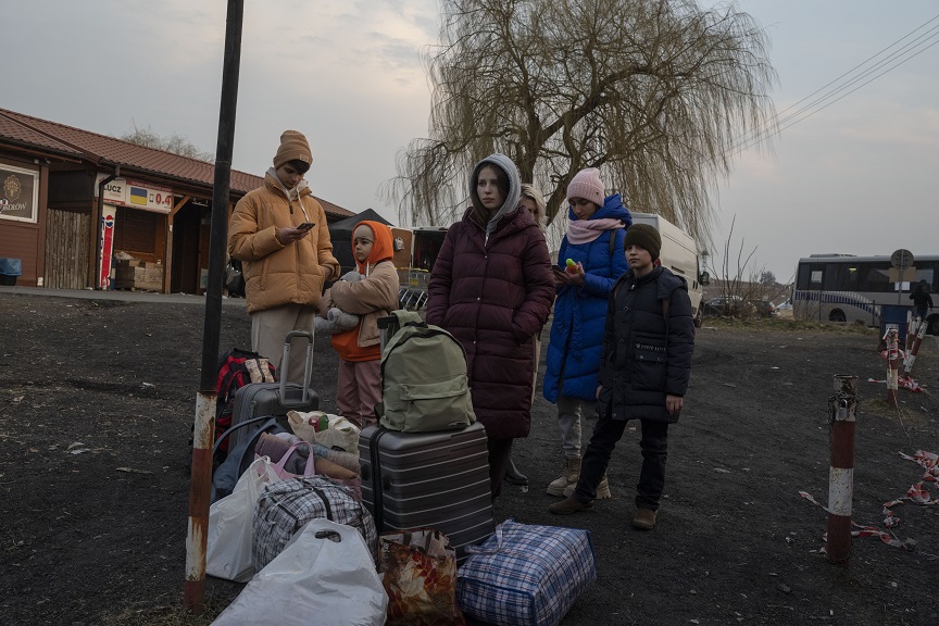 Πόλεμος στην Ουκρανία: Στα σύνορα με τη Πολωνία &#8211; Γυναικόπαιδα σε σκηνές και με πολικές θερμοκρασίες