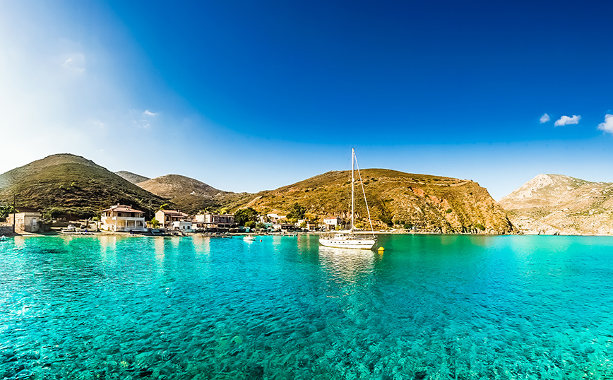 Το γραφικό λιμανάκι στο Πόρτο Κάγιο Το γραφικό λιμανάκι στο Πόρτο Κάγιο