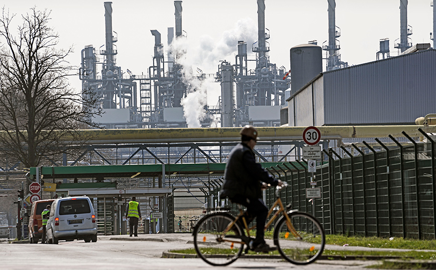 Συναγερμός στη Γερμανία για έλλειψη σε φυσικό αέριο: Τι θα συμβεί αν η Μόσχα κλείσει τη βάνα;