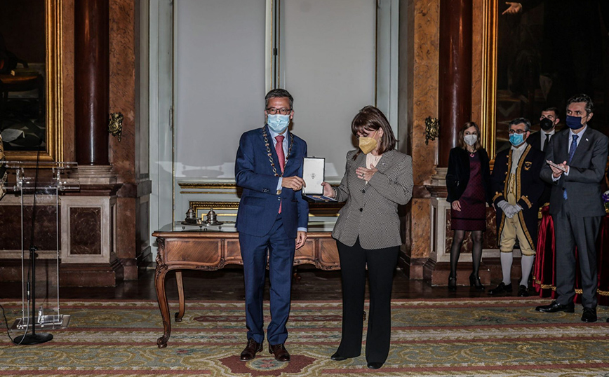 Κατερίνα Σακελλαροπούλου: Το Χρυσό Κλειδί της πόλης της Λισαβόνας στην Πρόεδρο της Δημοκρατίας