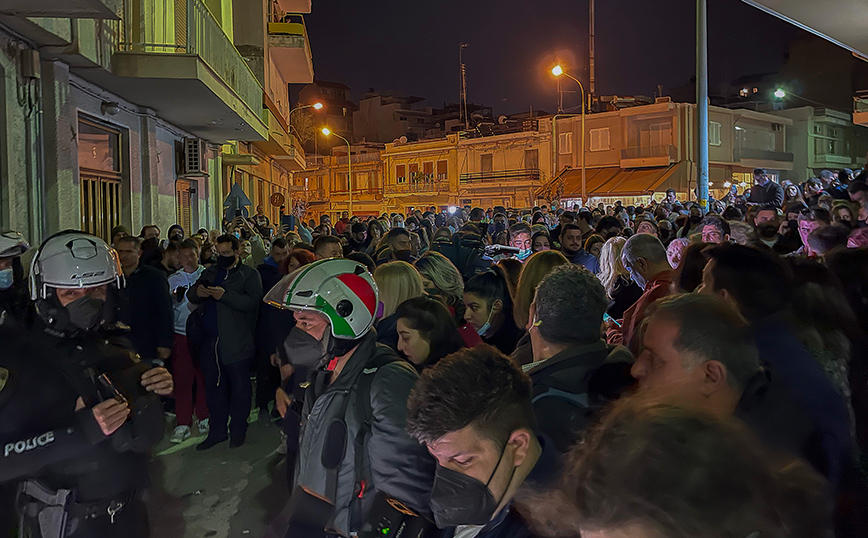 Ρούλα Πισπιρίγκου: Το ξέσπασμα οργής του πλήθους και οι εικόνες που μας γυρίζουν στον Μεσαίωνα