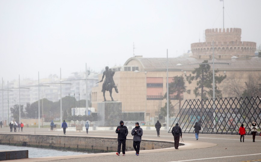 Καιρός: Χειμωνιάτικο σκηνικό στη βόρεια Ελλάδα &#8211; Χιόνια και τσουχτερό κρύο