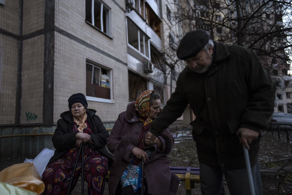 Πόλεμος στην Ουκρανία: Χιλιάδες άνθρωποι μεταφέρθηκαν μακριά από τη Μαριούπολη