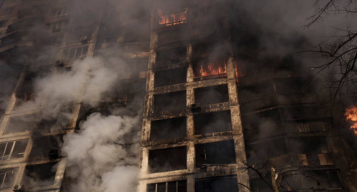 Βομβαρδισμοί στις μεγάλες πόλεις της Ουκρανίας &#8211; «Δεν έχουμε ανοιχτή πόρτα από το ΝΑΤΟ», λέει ο Ζελένσκι