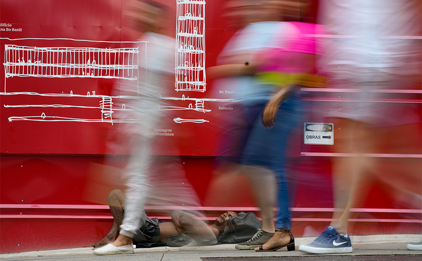 Άστεγος σε δρόμο του Σάο Πάολο Άστεγος σε δρόμο του Σάο Πάολο