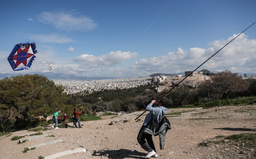 Καθαρά Δευτέρα &#8211; Χαρταετός: Τι πρέπει να κάνετε αν μπλεχτεί σε ηλεκτροφόρα καλώδια