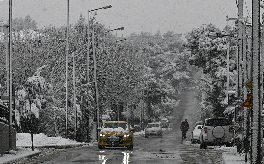 Χιόνια στην Αττική Χιόνια στην Αττική