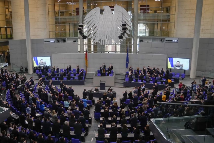 Χαμός μετά την ομιλία Ζελένσκι στη γερμανική Βουλή &#8211; «Ντρέπομαι για τη χώρα μου»