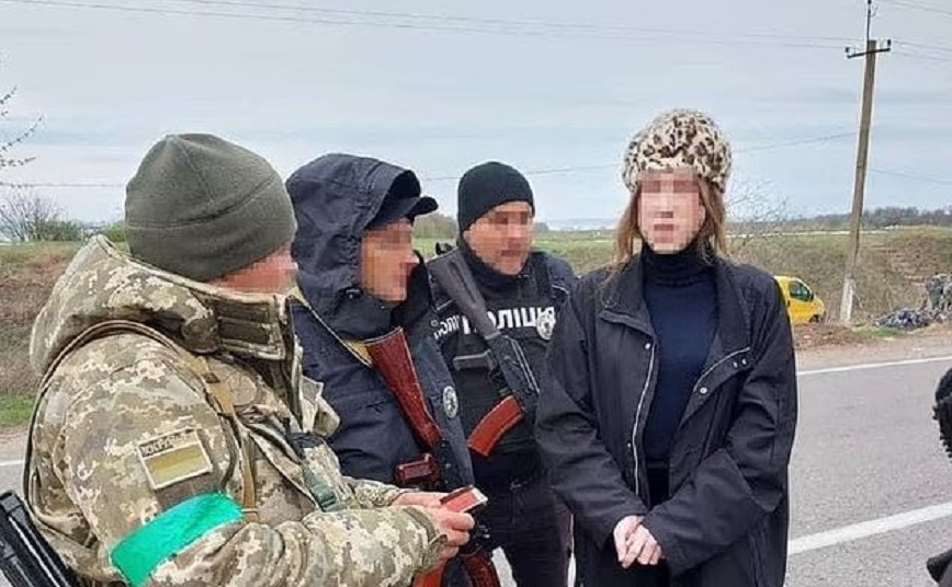 Πόλεμος στην Ουκρανία: Έπιασαν άτομο ντυμένο με γυναικεία ρούχα στα σύνορα με την Μολδαβία