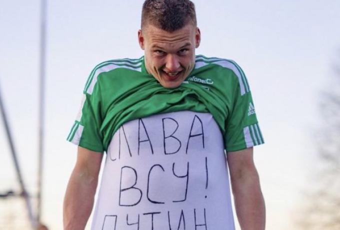 Ποδοσφαιριστής σκόραρε και πανηγύρισε, χαρακτηρίζοντας «φασίστα» τον Πούτιν