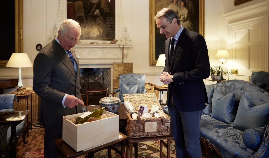 Τα δώρα στον Μητσοτάκη Τα δώρα στον Μητσοτάκη