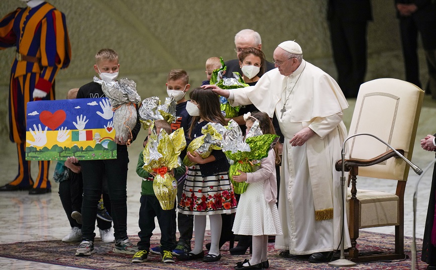 Pope Francis greets children refugees from Ukraine, during his weekly general audience in the Paul VI Hall, at the Vatican, Wednesday, April 6, 2022. Ukrainian script on the drawing reads "We want peace" Pope Francis greets children refugees from Ukraine, during his weekly general audience in the Paul VI Hall, at the Vatican, Wednesday, April 6, 2022. Ukrainian script on the drawing reads "We want peace"