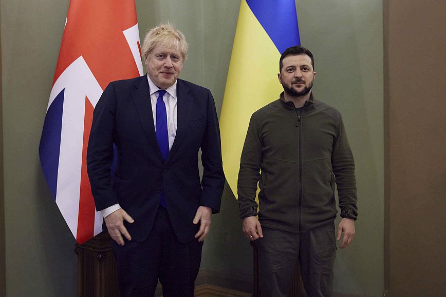 Ουκρανία: Ζελένσκι και Τζόνσον συνομίλησαν για μια «νέα φάση» στρατιωτικής βοήθειας