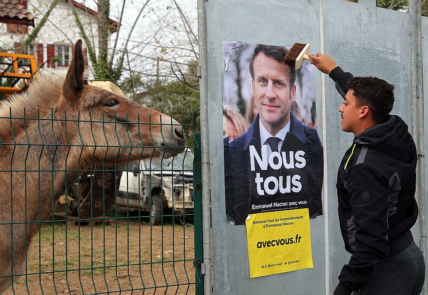 Γαλλία: Δημοσκόπηση δείχνει τον Μακρόν νικητή στο δεύτερο γύρο των προεδρικών εκλογών
