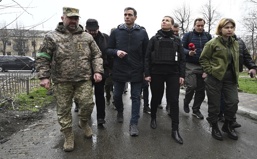 Στο Κίεβο Σάντσεθ και Φρεντέρικσεν: Η Ισπανία στέλνει στην Ουκρανία 200 τόνους στρατιωτικού υλικού