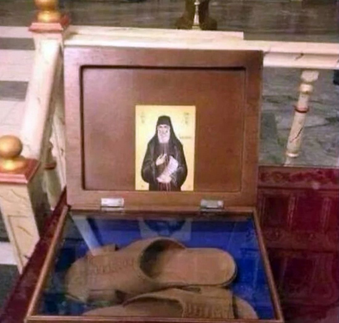 Οι παντόφλες του γέροντα Παΐσιου Οι παντόφλες του γέροντα Παΐσιου