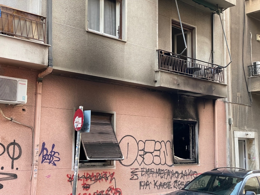 Εικόνες από φωτιά σε διαμέρισμα στο κέντρο της Αθήνας