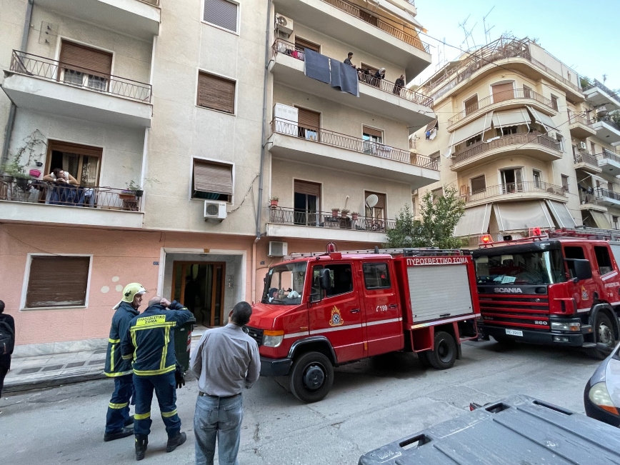 Φωτιά σε διαμέρισμα στην Αθήνα Φωτιά σε διαμέρισμα στην Αθήνα