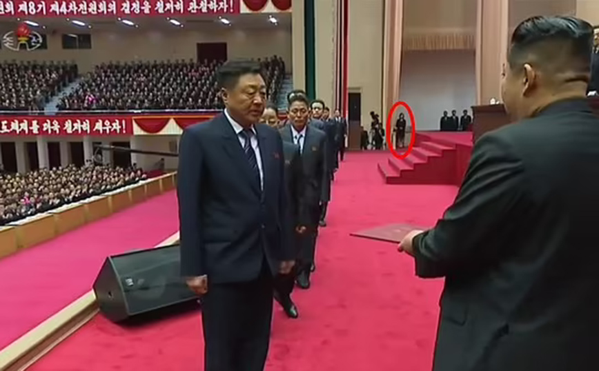 Ο Κιμ Γιονγκ Ουν και μυστηριώδης γυναίκα