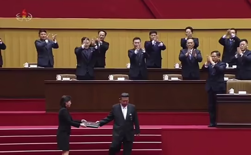 Ο Κιμ Γιονγκ Ουν και μυστηριώδης γυναίκα