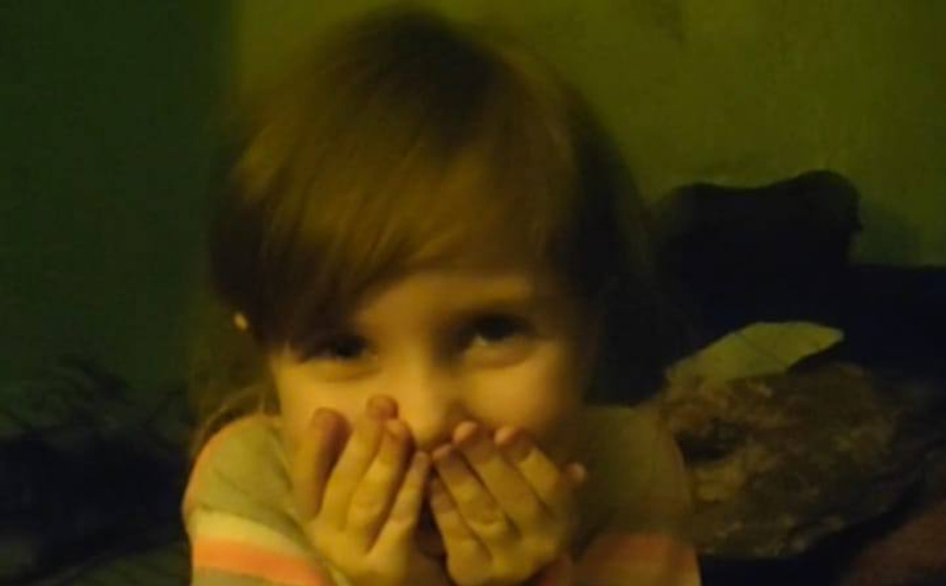 Ουκρανία: «Θέλω να πάω σπίτι μου» &#8211; Ραγίζει καρδιές η μικρή Άλις που έχει εγκλωβιστεί σε καταφύγιο στη Μαριούπολη