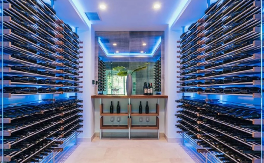 Η έπαυλη της Μαντόνα Η έπαυλη της Μαντόνα