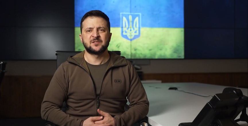 Πόλεμος στην Ουκρανία: Είναι άδικο να έχετε τα όπλα στις αποθήκες, λέει ο Ζελένσκι στη Δύση