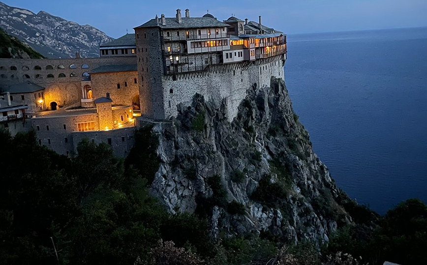 Επιχείρηση διάσωσης εγκλωβισμένου άνδρα στο Άγιον Όρος