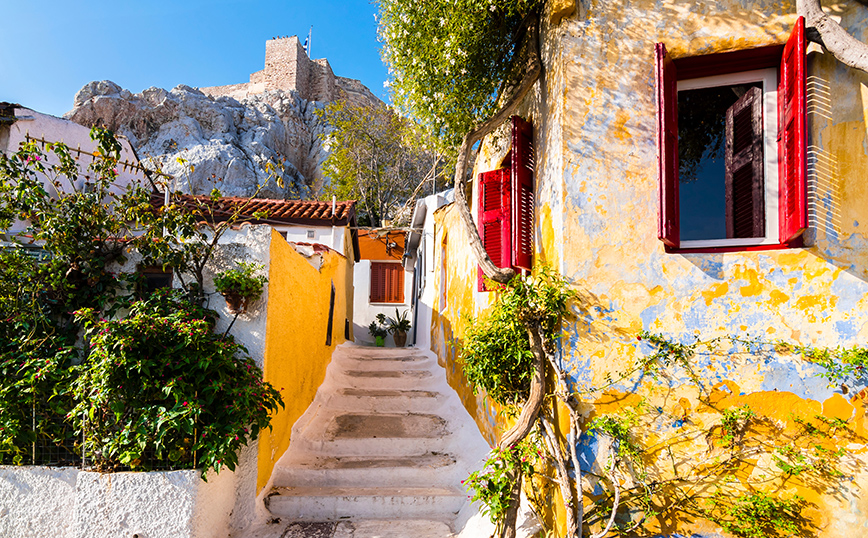 Τα Αναφιώτικα στην Πλάκα κάτω από την Ακρόπολη Τα Αναφιώτικα στην Πλάκα κάτω από την Ακρόπολη