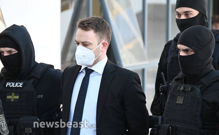 Έφτασε στα δικαστήρια για τη δολοφονία της Καρολάιν ο Μπάμπης Αναγνωστόπουλος Έφτασε στα δικαστήρια για τη δολοφονία της Καρολάιν ο Μπάμπης Αναγνωστόπουλος