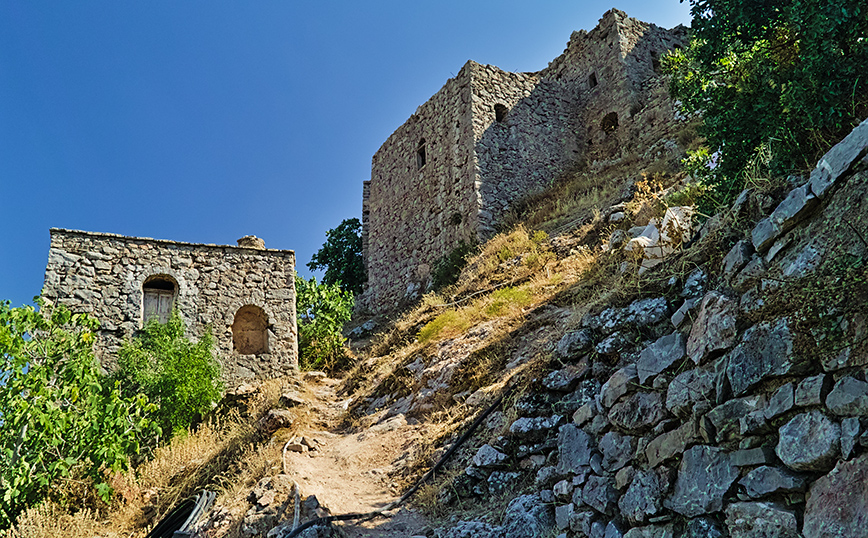 Πέτρινα κτίρια στον Ανάβατο στη Χίο Πέτρινα κτίρια στον Ανάβατο στη Χίο