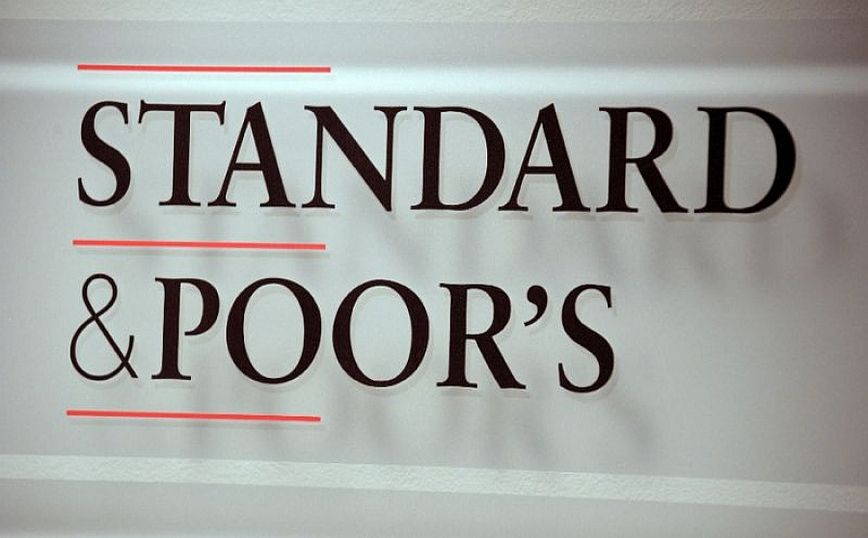 Standard &#038; Poor&#8217;s: Αναβάθμισε το αξιόχρεο της Ελλαδας