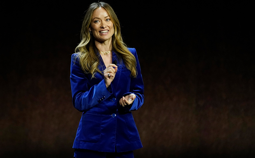 Η Ολίβια Γουάιλντ έλαβε χαρτιά για την επιμέλεια των παιδιών από τον Τζέισον Σουντέικις την ώρα που παρουσίαζε ταινία