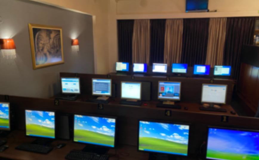 Χειροπέδες σε τρία άτομα στη Θεσσαλονίκη για παράνομο διαδικτυακό τζόγο Χειροπέδες σε τρία άτομα στη Θεσσαλονίκη για παράνομο διαδικτυακό τζόγο