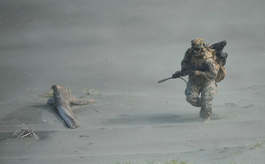 Αμερικανός πεζοναύτης σε άσκηση Αμερικανός πεζοναύτης σε άσκηση