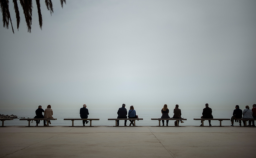Πολίτς κάθονται σε παγκάκια Πολίτς κάθονται σε παγκάκια