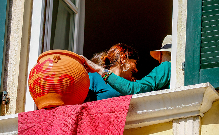 Πήλινοι μπότηδες στην Κέρκυρα για το περίφημο πασχαλινό έθιμο Πήλινοι μπότηδες στην Κέρκυρα για το περίφημο πασχαλινό έθιμο