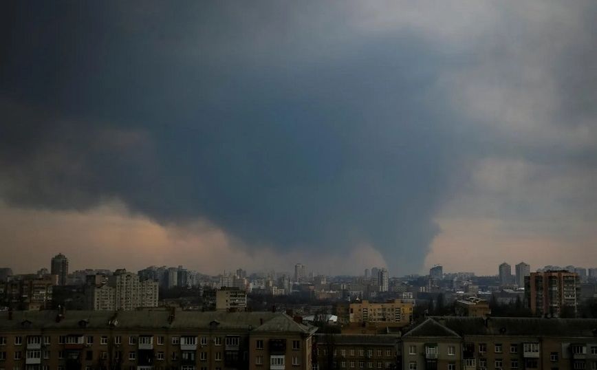 Πόλεμος στην Ουκρανία: Στρατιωτικό εργοστάσιο έγινε στόχος ρωσικού βομβαρδισμού στο Κίεβο