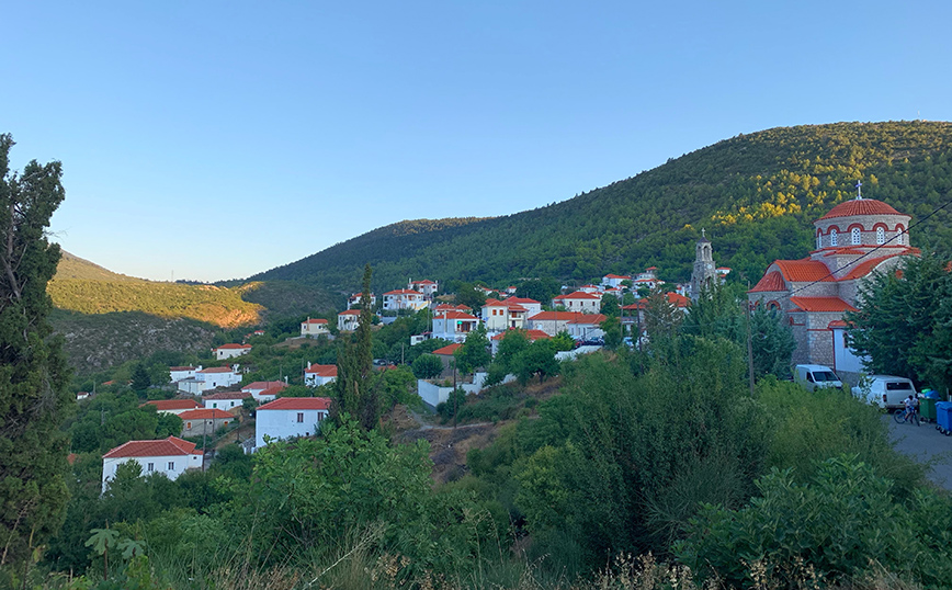 Η Κρεμαστή στις πλαγιές του ορεινού όγκου της Λακωνίας Η Κρεμαστή στις πλαγιές του ορεινού όγκου της Λακωνίας