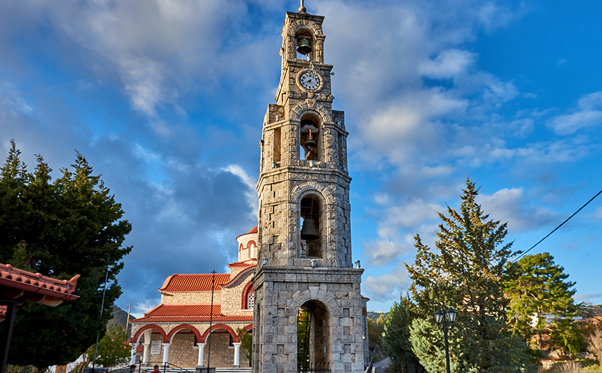Το καμπαναριό στην Κρεμαστή Το καμπαναριό στην Κρεμαστή