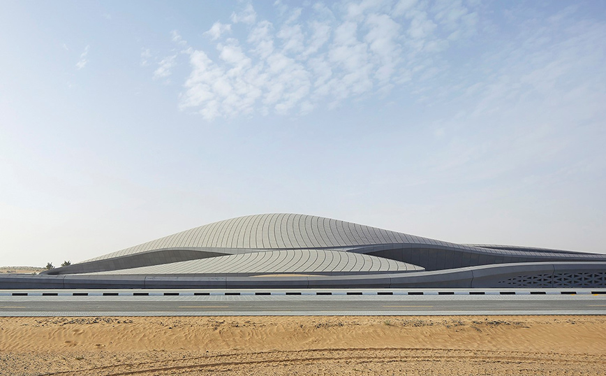 Φουτουριστικό κτίριο από το γραφείο της Ζάχα Χαντίντ στα Ηνωμένα Αραβικά Εμιράτα