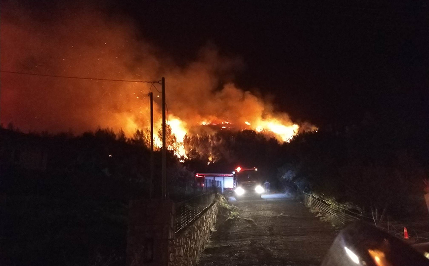 Μαίνεται η μεγάλη φωτιά στην Ηλεία: Ξεκίνησαν ρίψεις τα εναέρια, εκκενώθηκε προληπτικά το Λιβαδάκι