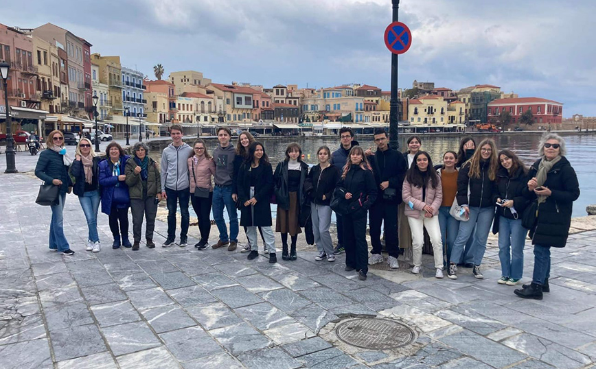 Μαθητές από 5 χώρες μάζεψαν 100 κιλά σκουπίδια από δημοφιλή παραλία στα Χανιά «στοιχηματίζοντας» σε μια πανευρωπαϊκή γενιά ευσυνείδητων πολιτών για το περιβάλλον Μαθητές από 5 χώρες μάζεψαν 100 κιλά σκουπίδια από δημοφιλή παραλία στα Χανιά «στοιχηματίζοντας» σε μια πανευρωπαϊκή γενιά ευσυνείδητων πολιτών για το περιβάλλον