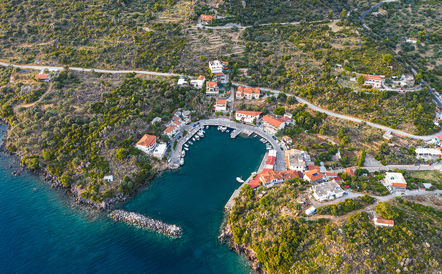 Το χωριό Βαθύ στα Μέθανα Το χωριό Βαθύ στα Μέθανα