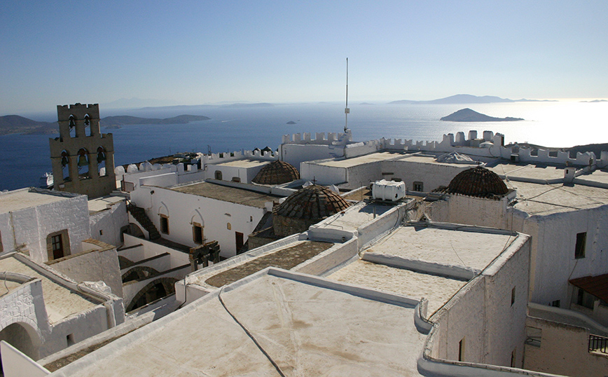 Η θέα από τη Μονή Αγίου Ιωάννη στην Πάτμο Η θέα από τη Μονή Αγίου Ιωάννη στην Πάτμο
