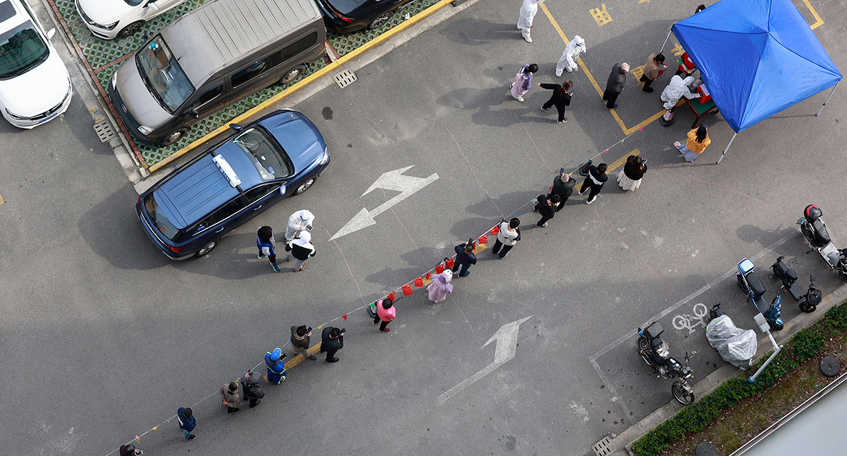 Σανγκάη: Τι συμβαίνει με το σκληρό lockdown &#8211; Οι θεωρίες για «νέο ιό» και οι δυστοπικές εικόνες με τα ρομπότ