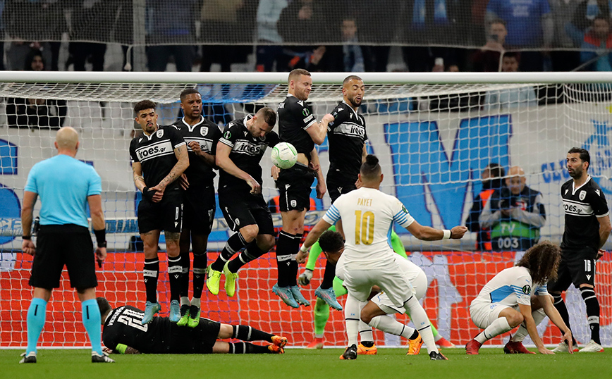 Ο Παγιέτ εκτελεί φάουλ με τον ΠΑΟΚ Ο Παγιέτ εκτελεί φάουλ με τον ΠΑΟΚ